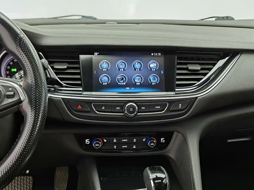 Buick Regal — миниатюра 12