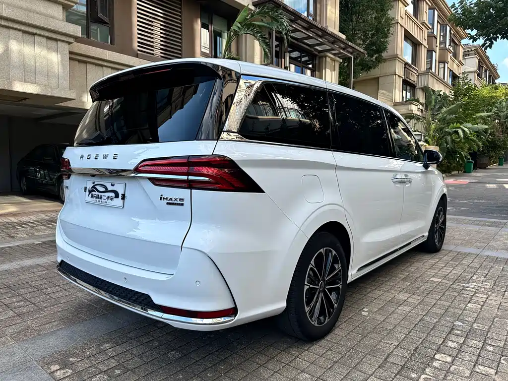 ROEWE  IMAX8