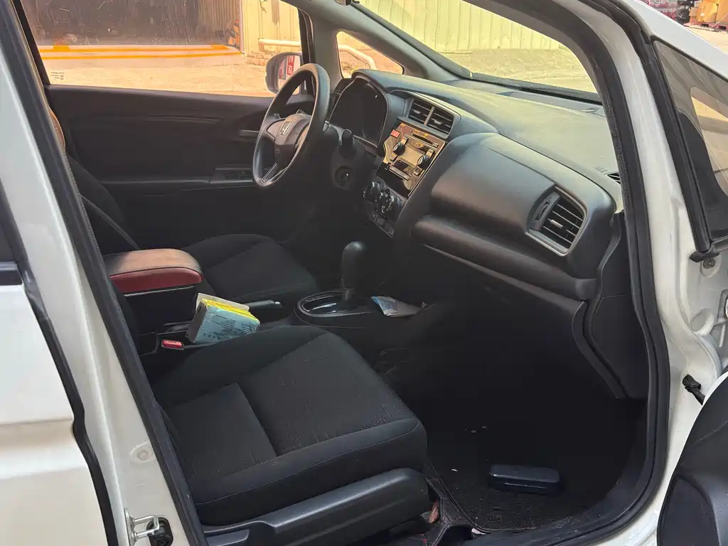 Honda Fit — миниатюра 8