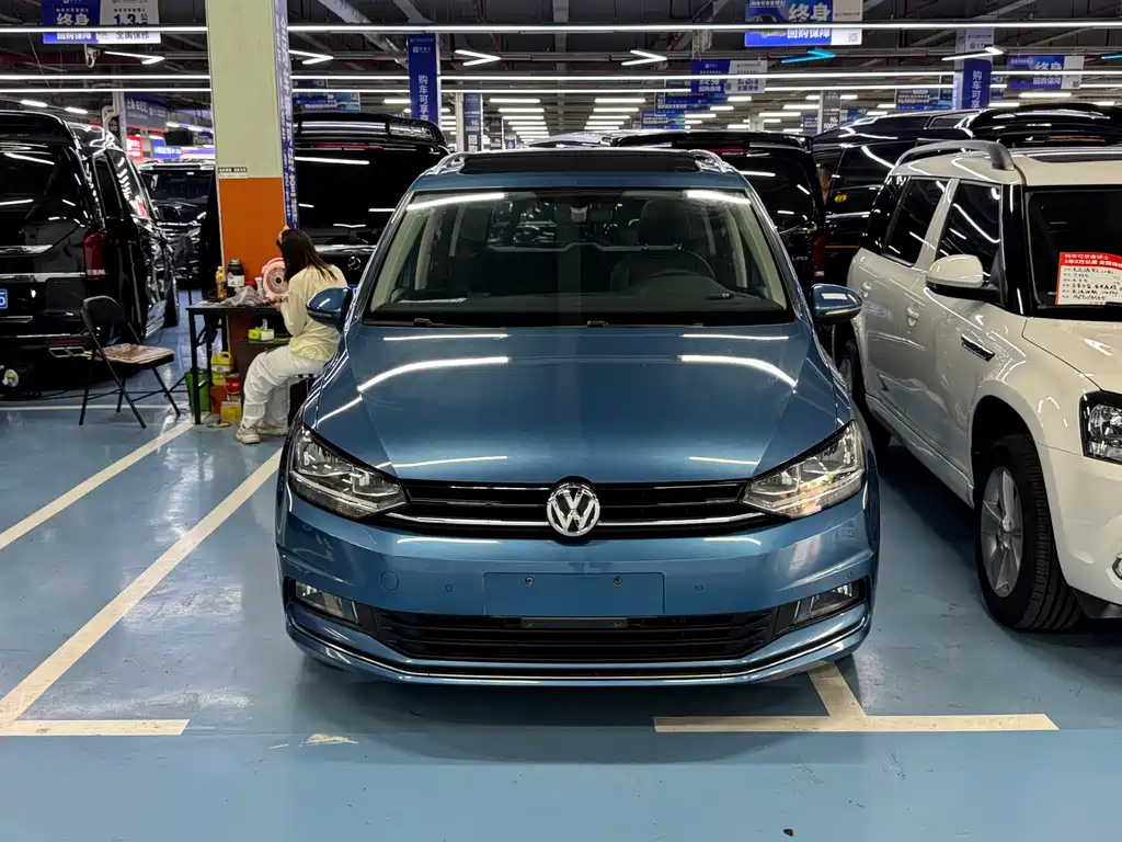Volkswagen Touran — миниатюра 2