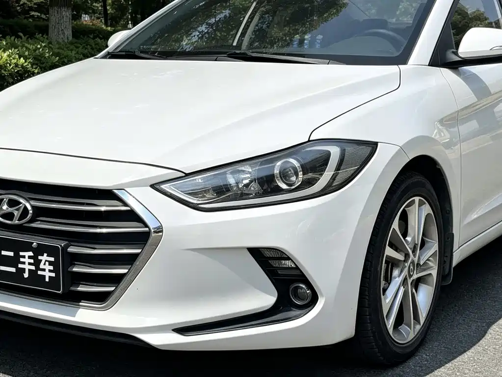 Hyundai Elantra — миниатюра 8