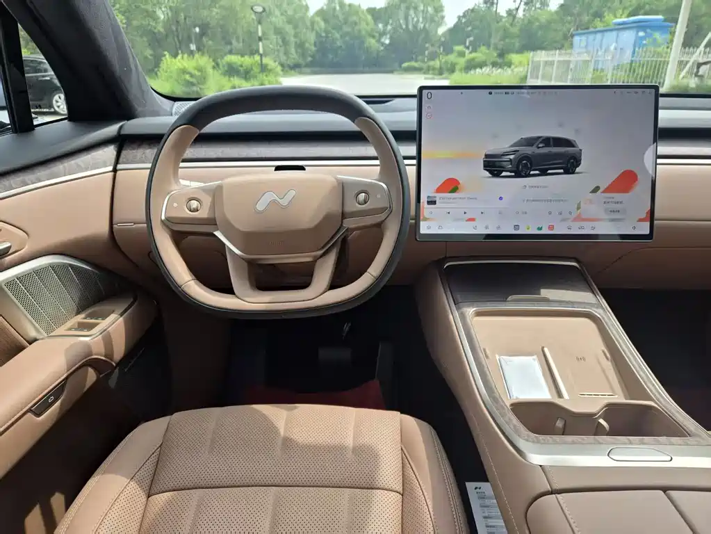 Onvo L90 2025 Ultra мест