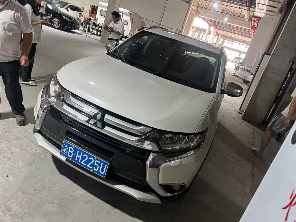 Mitsubishi Outlander (Import) — миниатюра 4