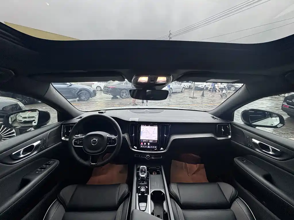 Volvo S60 2025 B5 Sport