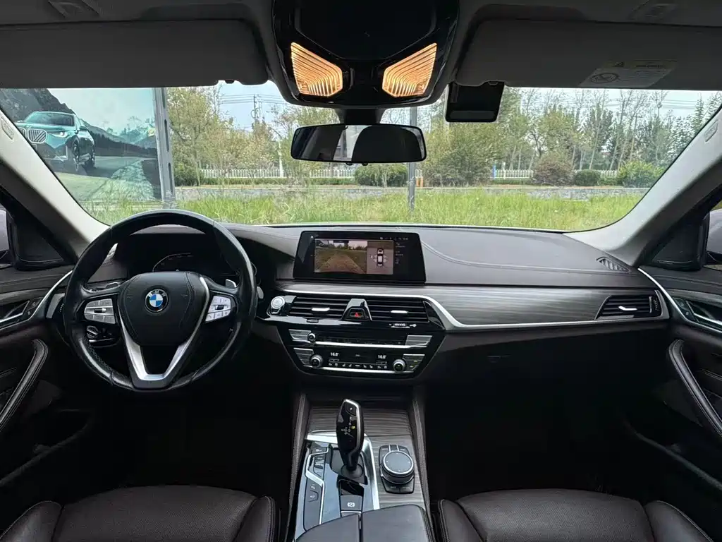 BMW 5 Series — миниатюра 10