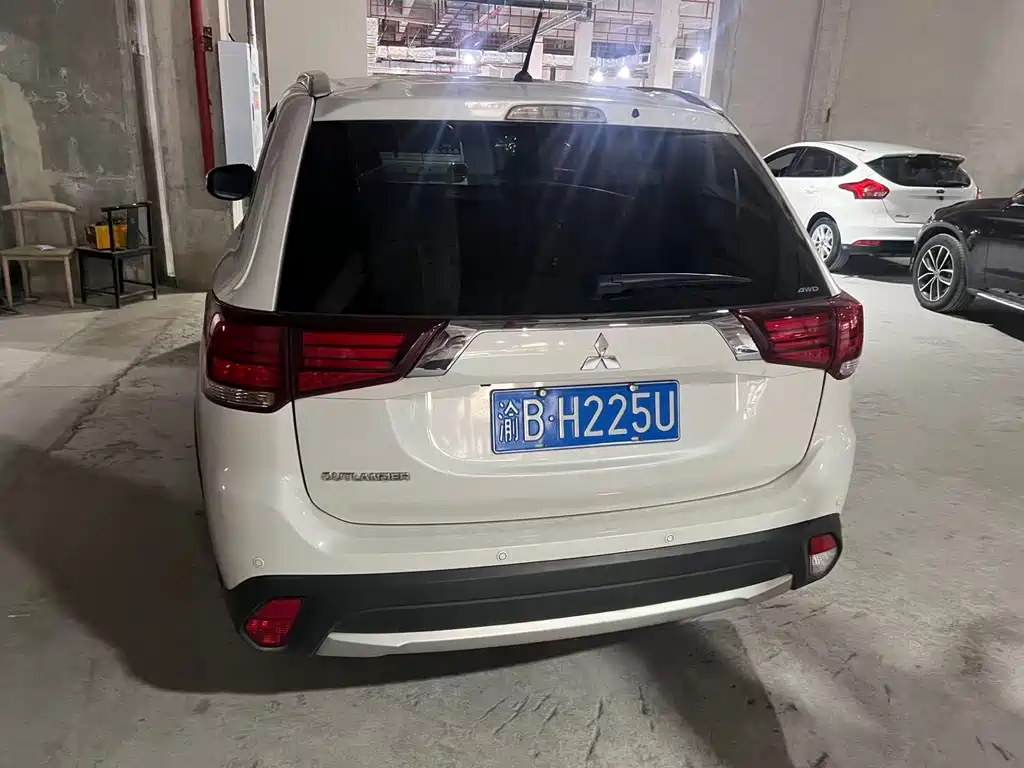 Mitsubishi Outlander (Import) — миниатюра 8