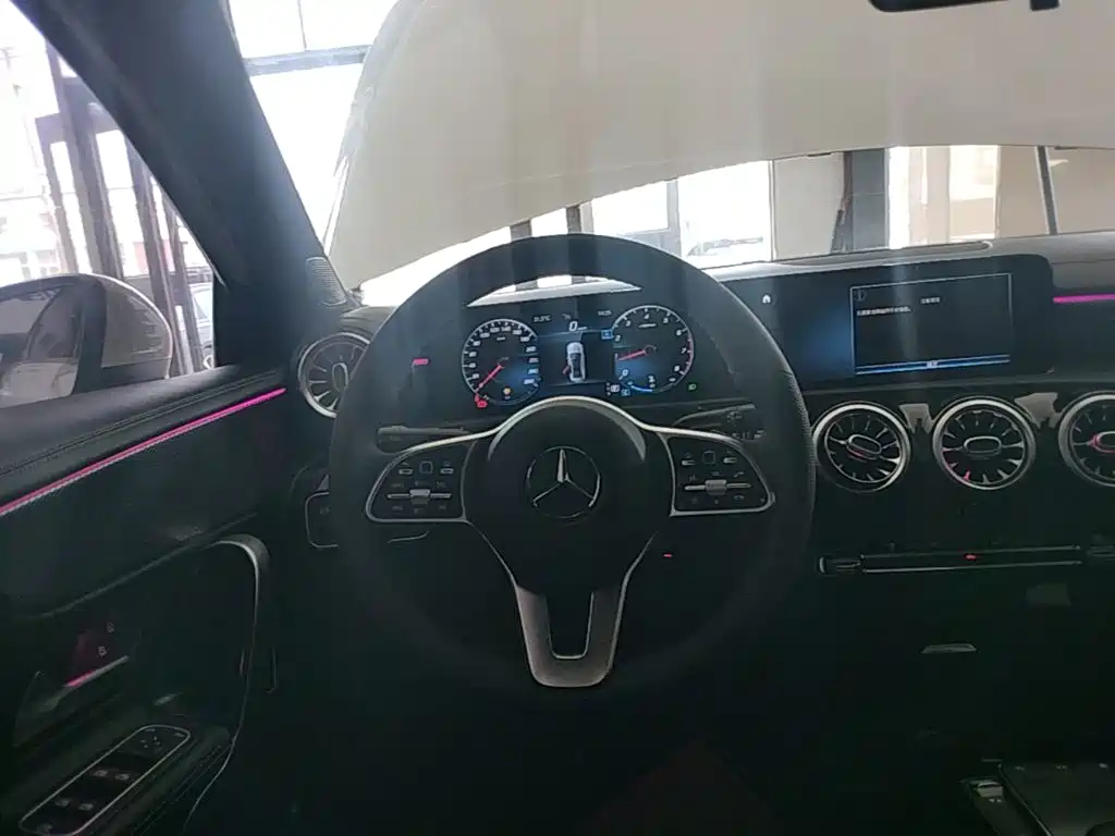 Mercedes-Benz A-Class — миниатюра 11