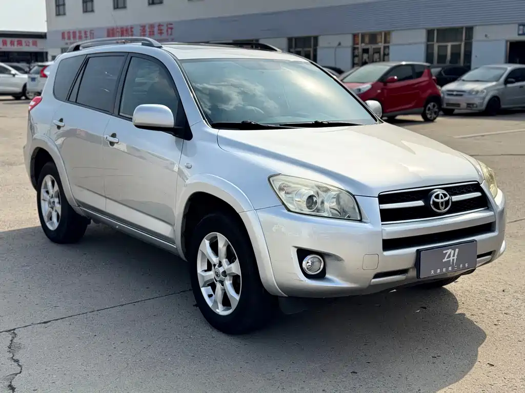 Toyota RAV4 — миниатюра 3