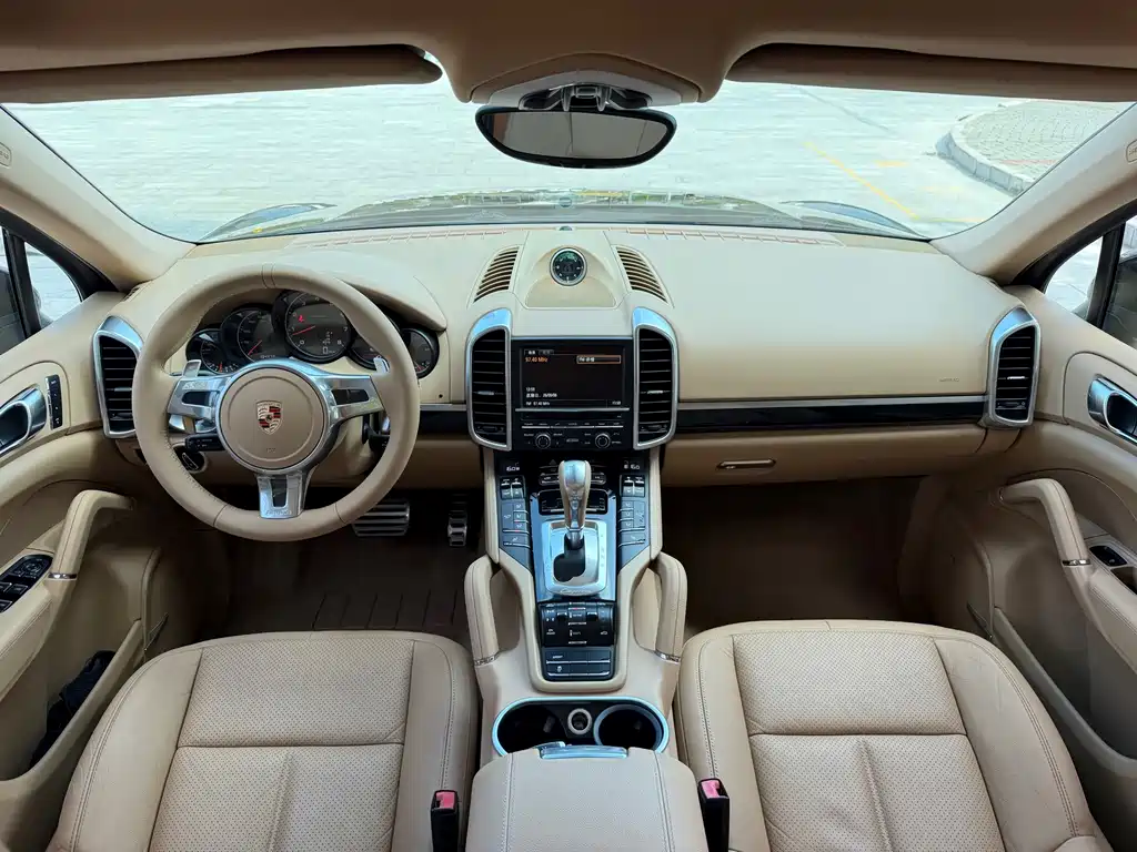 Porsche Cayenne — миниатюра 9