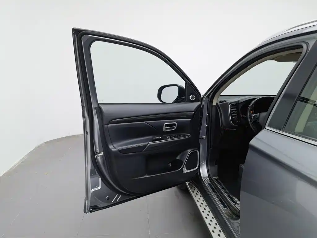 Mitsubishi Outlander — миниатюра 8