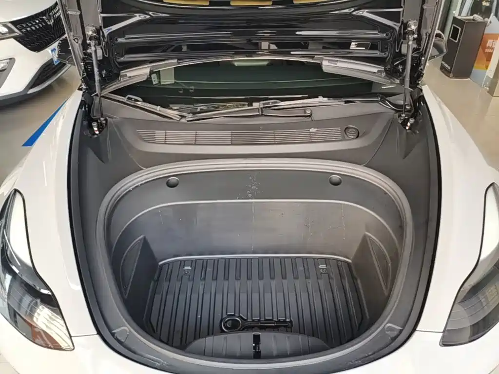 Tesla Model 3 — миниатюра 20