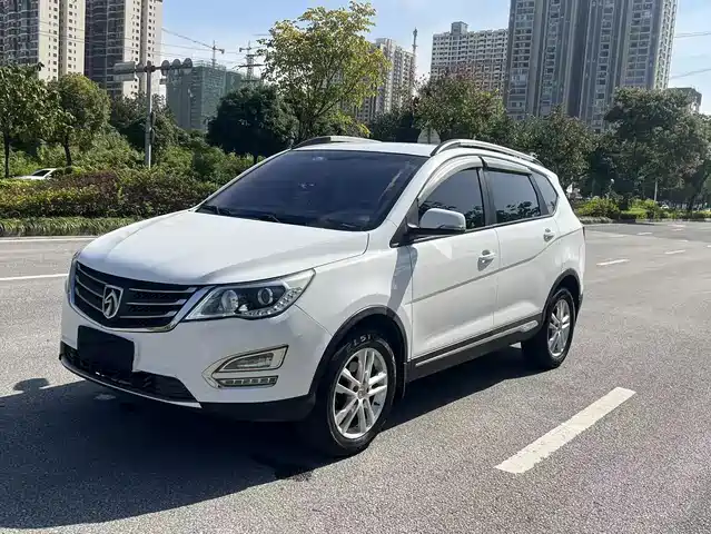 BAOJUN 560 2017