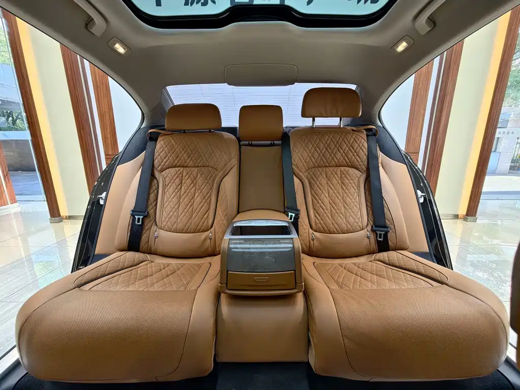 BMW 7 Series — миниатюра 16