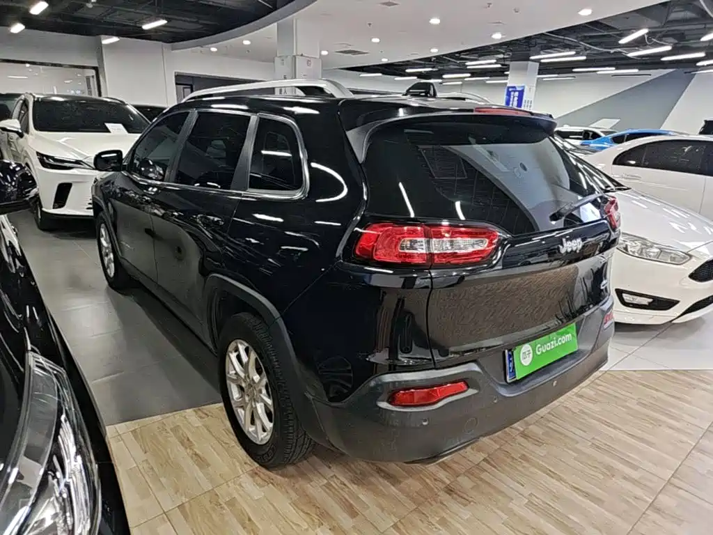 Jeep Cherokee — миниатюра 5