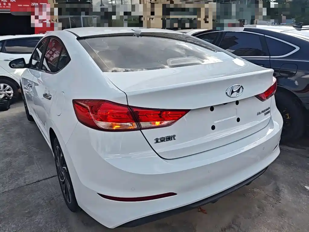 Hyundai Elantra — миниатюра 5