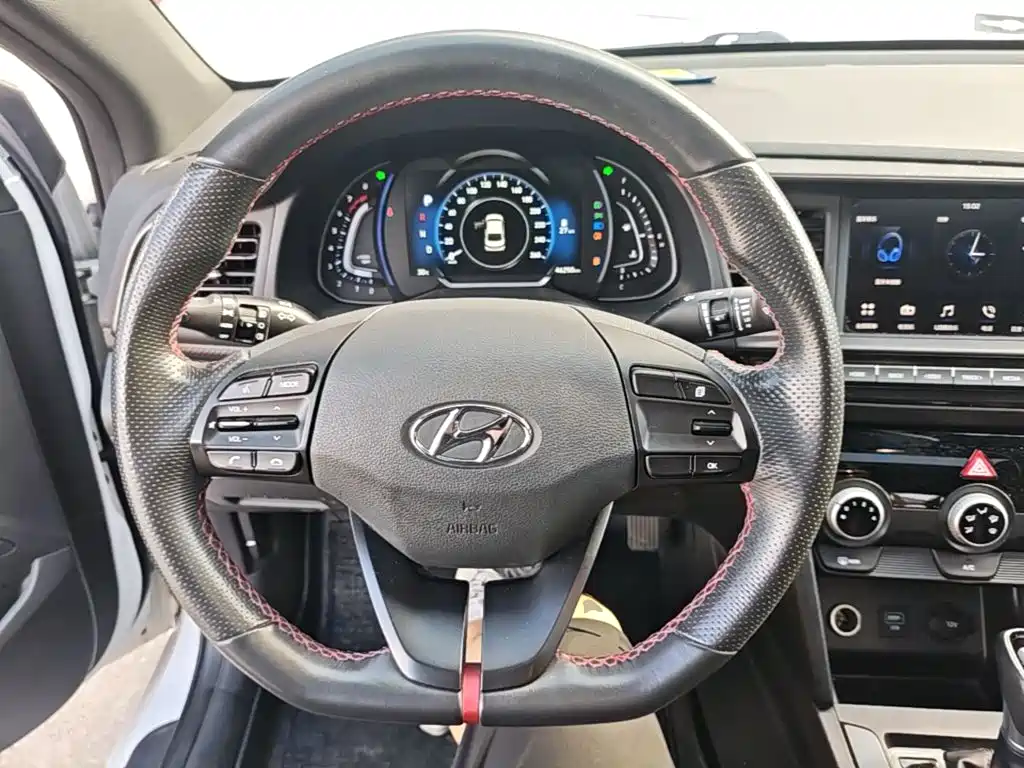 Hyundai Elantra — миниатюра 11