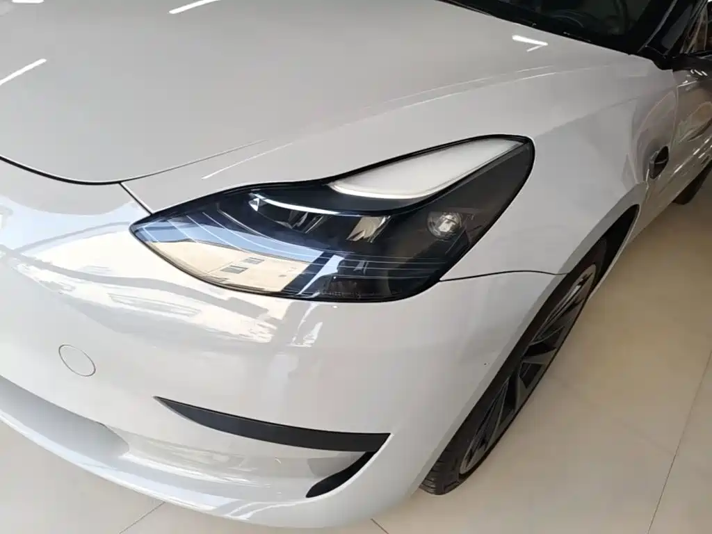 Tesla Model 3 — миниатюра 24