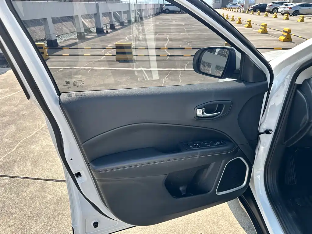Jeep Compass — миниатюра 11