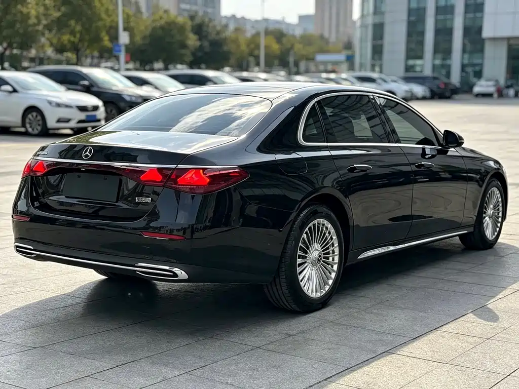 Mercedes-Benz E-Class — миниатюра 12