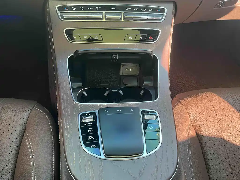 Mercedes-Benz E-Class — миниатюра 14