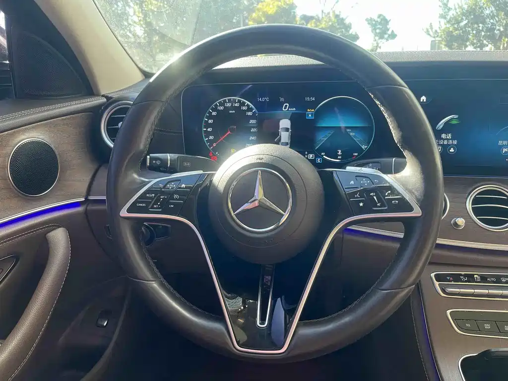 Mercedes-Benz E-Class — миниатюра 11
