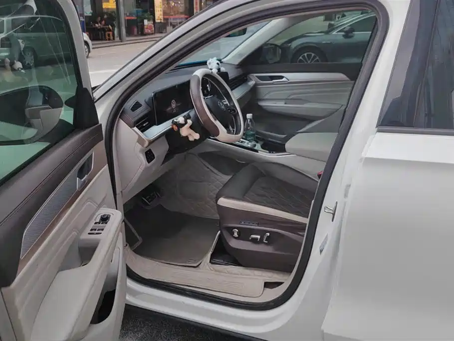 Volkswagen Tavendor 2023 380TSI R-Line