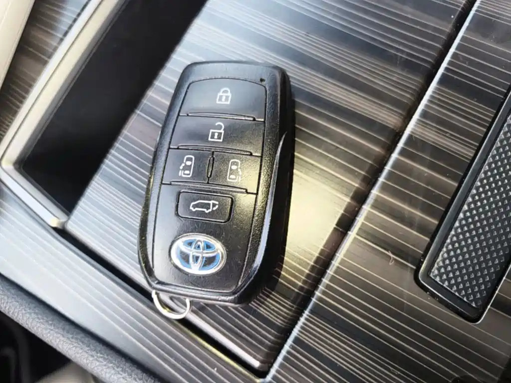 Toyota Sienna — миниатюра 9