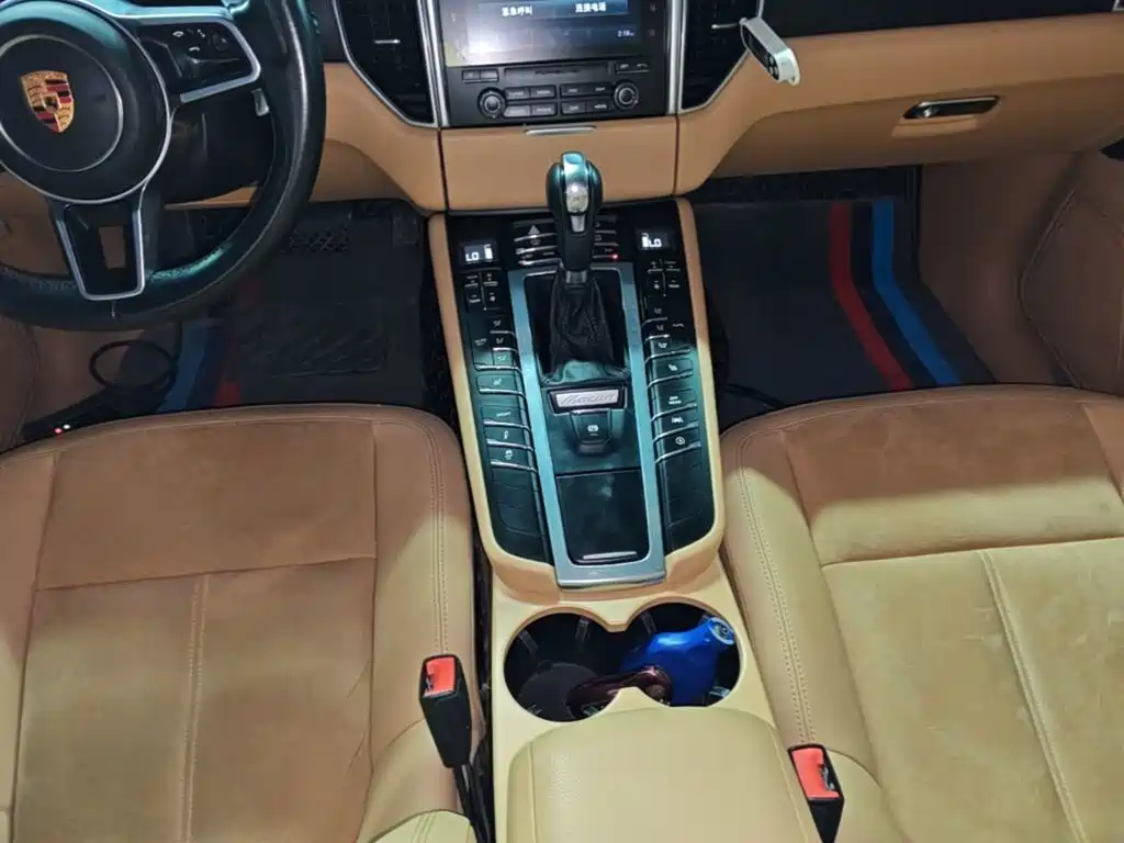 Porsche Macan — миниатюра 14