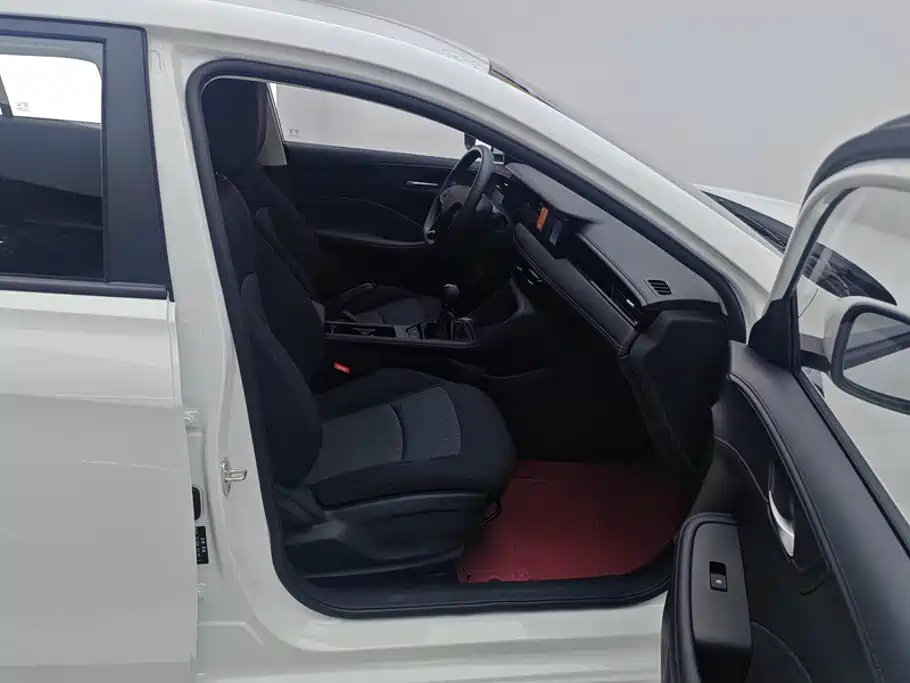 Roewe i5 — миниатюра 8