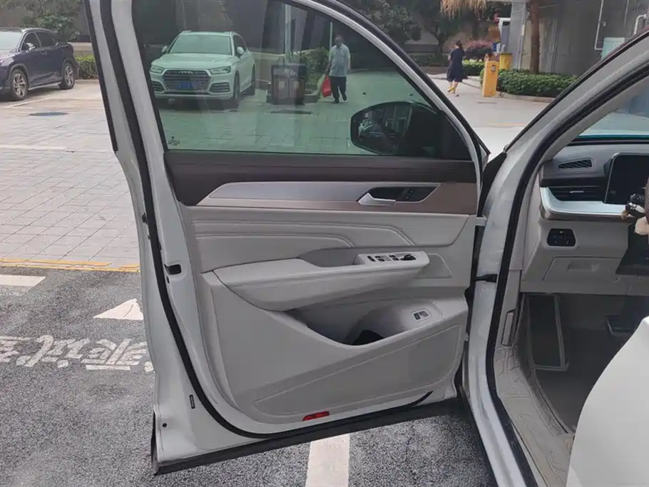 Volkswagen Tavendor 2023 380TSI R-Line