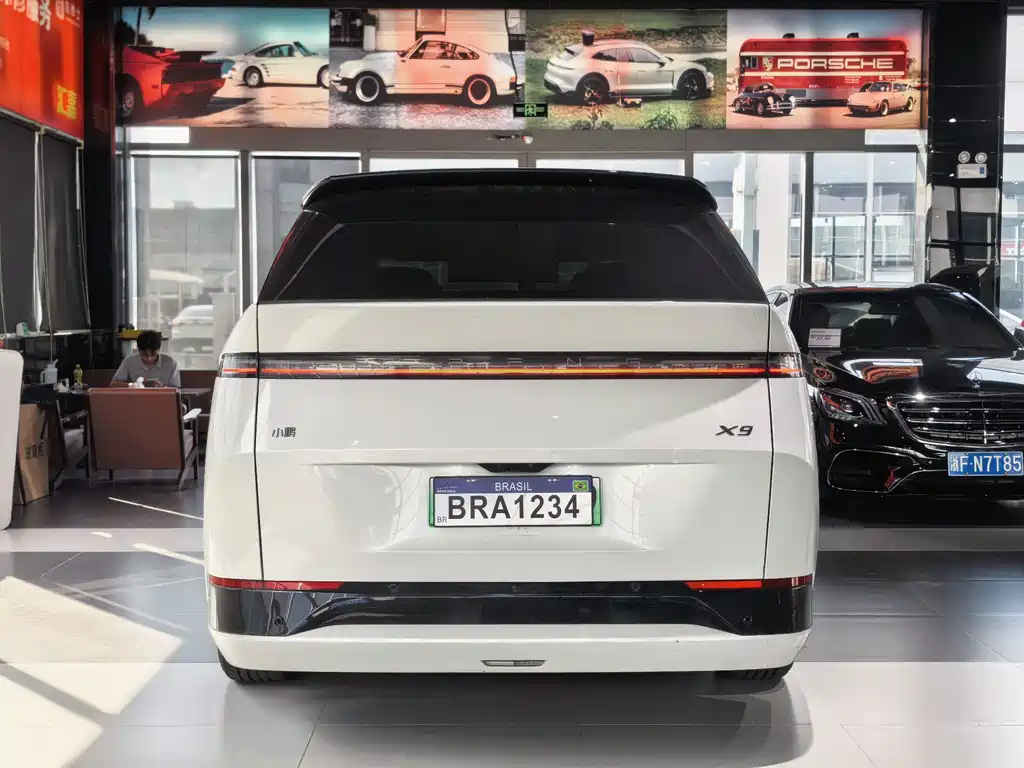 XPeng X9 — миниатюра 10