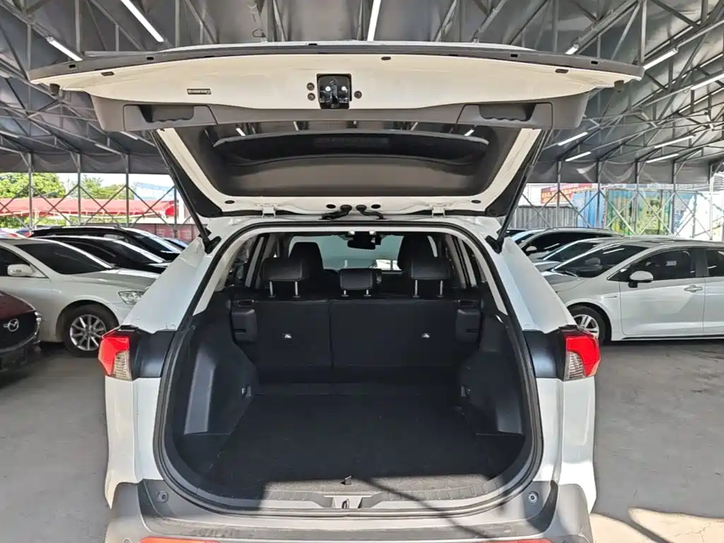 Toyota RAV4 — миниатюра 19