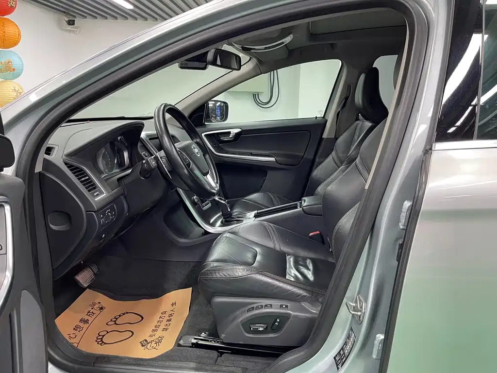 Volvo XC60 (Import) — миниатюра 8