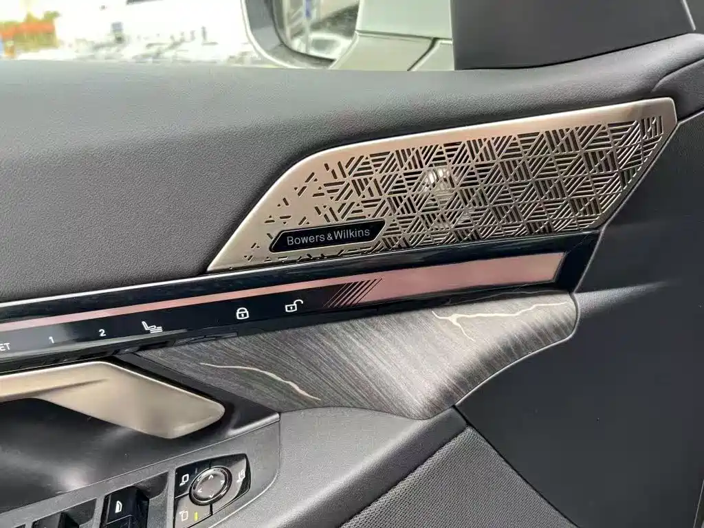 BMW 5 Series — миниатюра 4