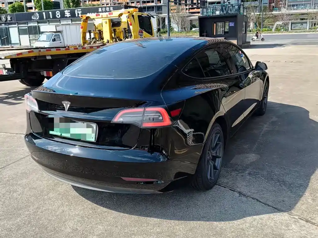 Tesla Model 3 — миниатюра 7