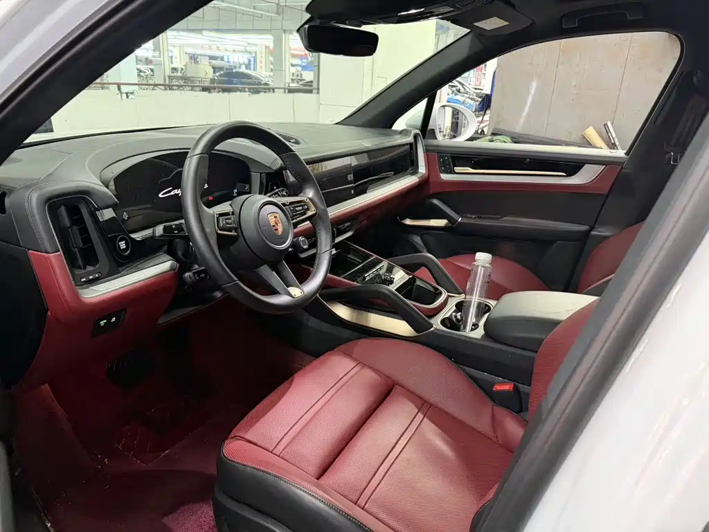 Porsche Cayenne — миниатюра 6