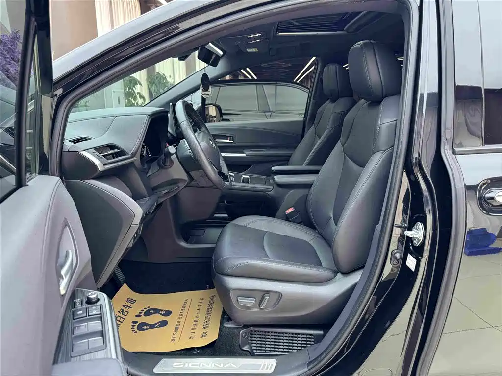 Toyota Sienna 2024 2.5L Luxury