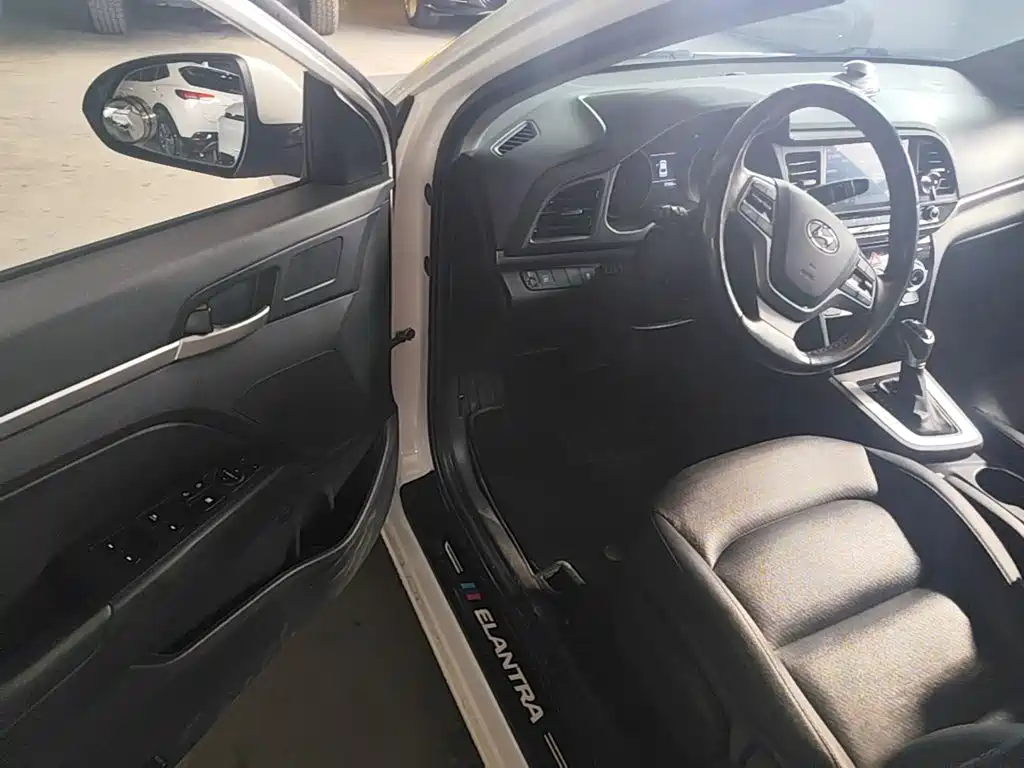Hyundai Elantra — миниатюра 16