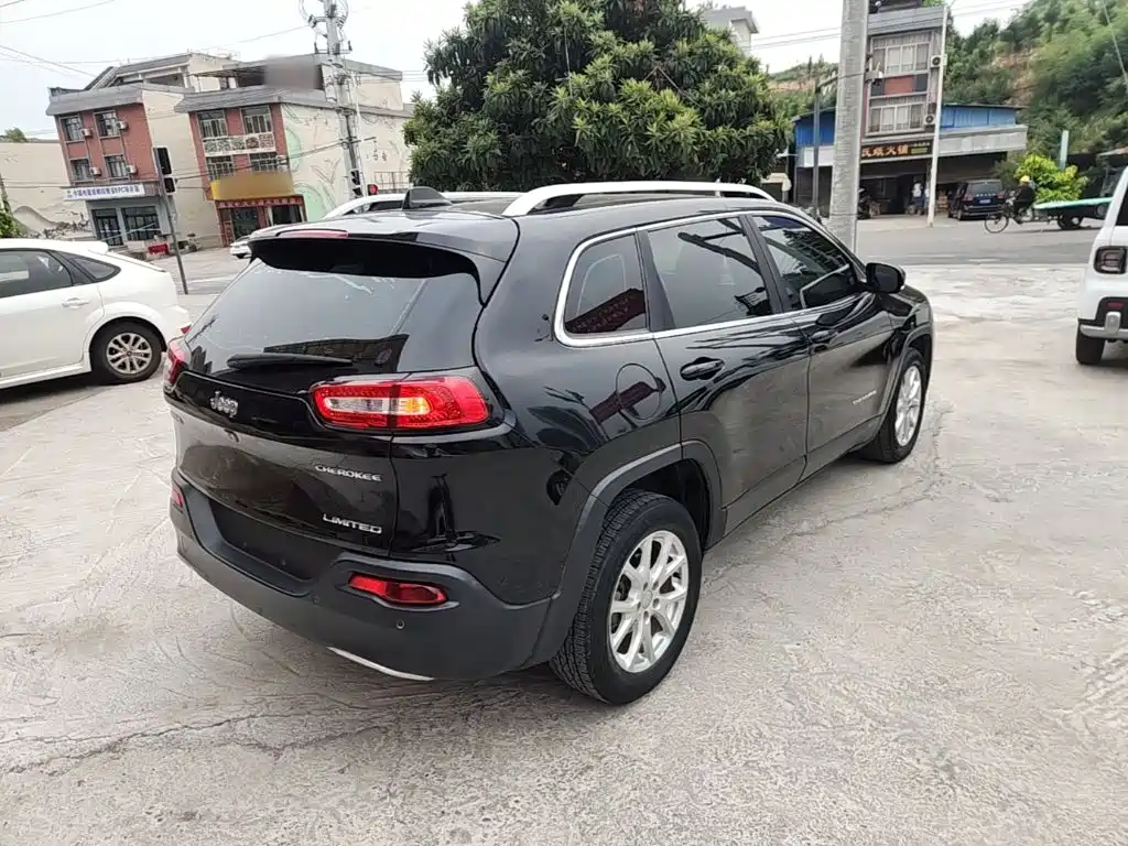 Jeep Cherokee — миниатюра 7