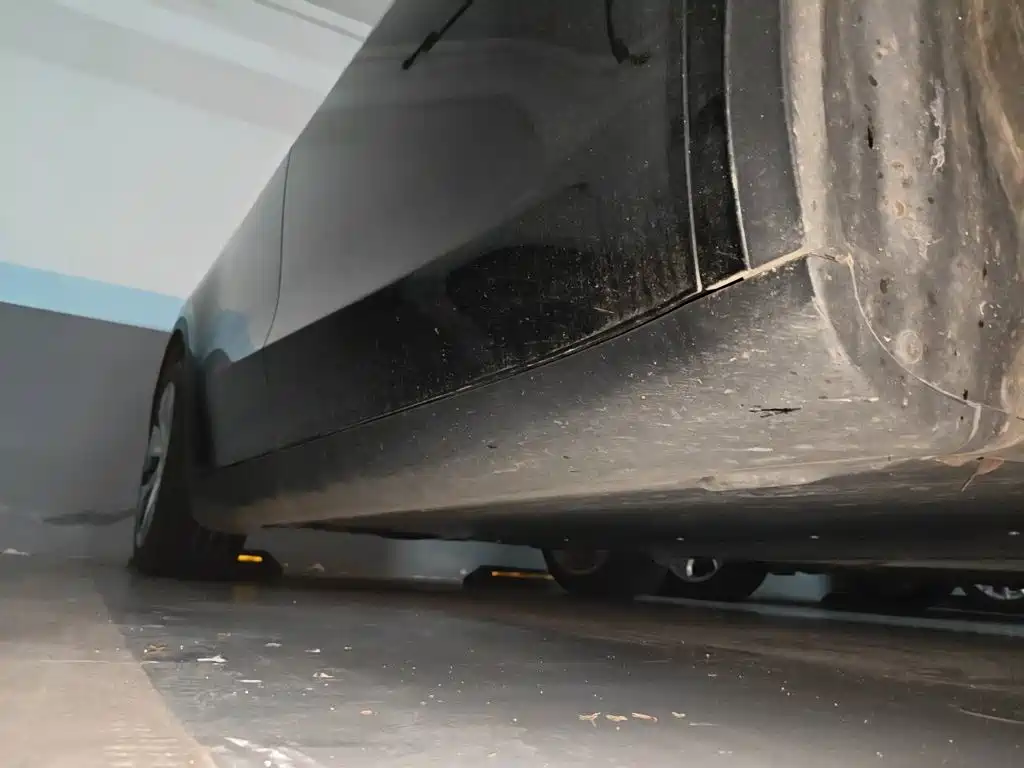 Tesla Model Y — миниатюра 18
