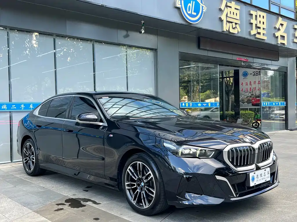 BMW 5 Series — миниатюра 4