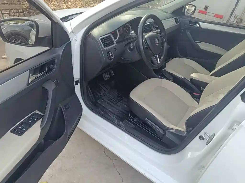 Skoda Rapid — миниатюра 16