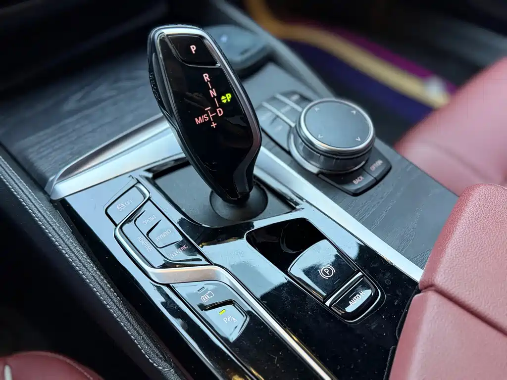 BMW 5 Series New Energy — миниатюра 8