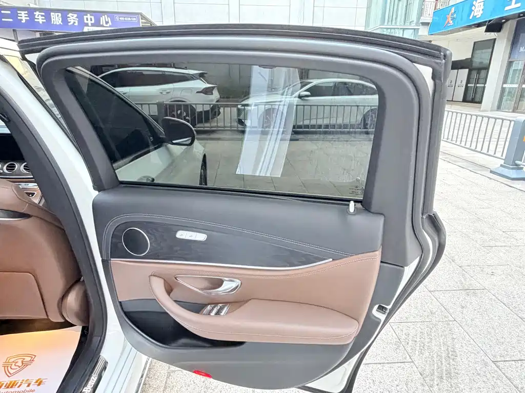 Mercedes-Benz E-Class — миниатюра 12