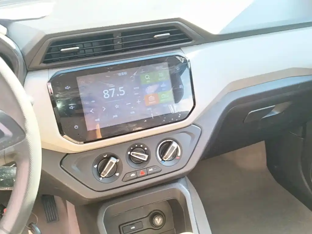 Wuling Hongguang — миниатюра 13
