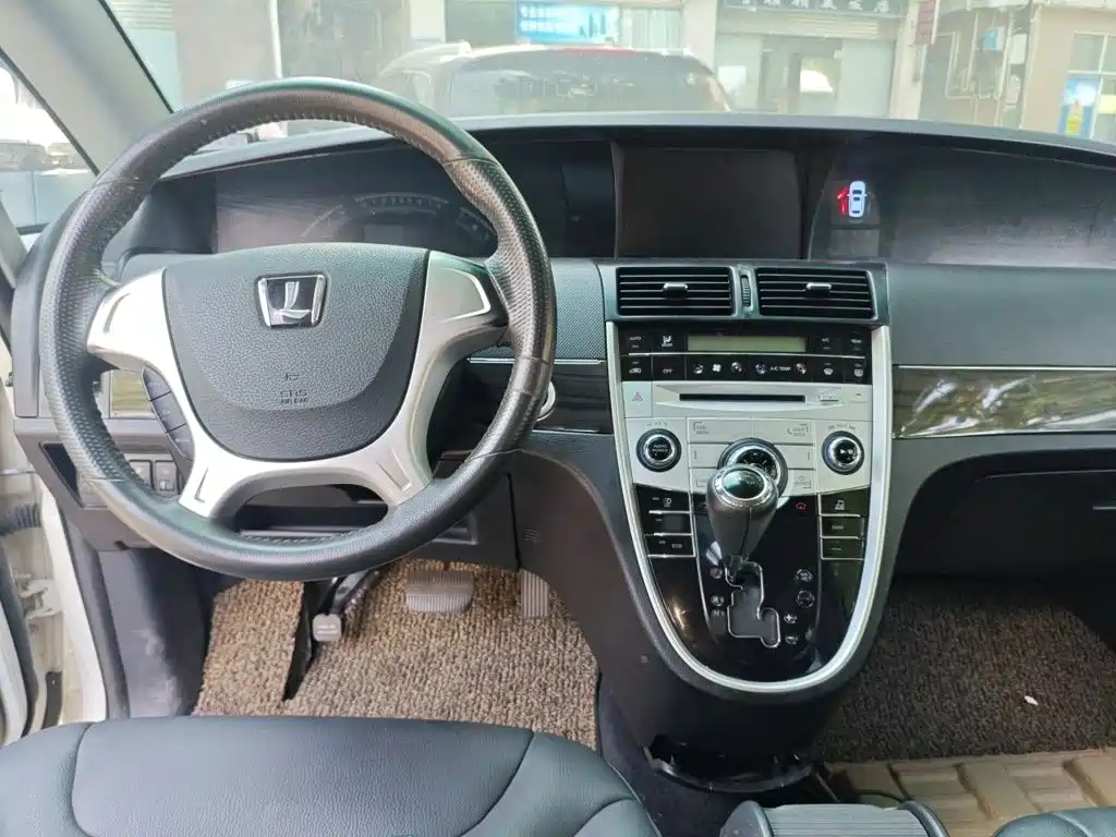 Luxgen Big 7 MPV — миниатюра 10