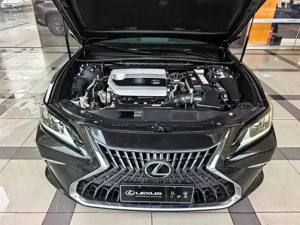 Lexus ES 2021 200
