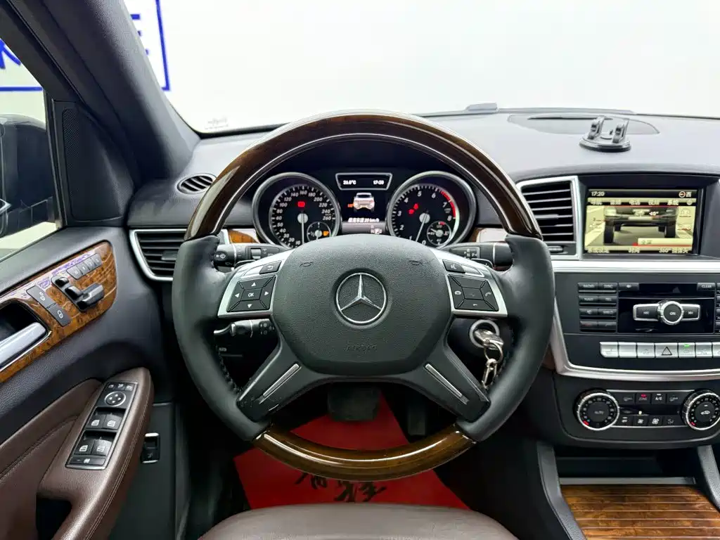 Mercedes-Benz M-Class — миниатюра 14