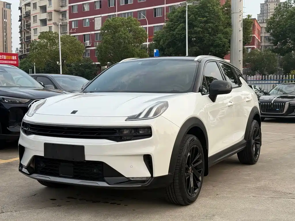 Lynk & Co 06