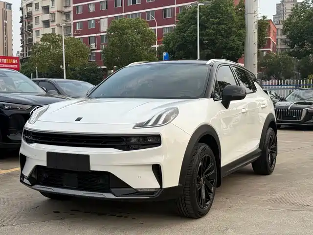 Lynk & Co 06
